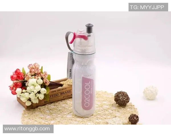 足球明星喷雾水杯助力运动爱好者畅享清凉体验与健康生活 足球明星喷雾水杯助力运动爱好者畅享清凉体验与健康生活